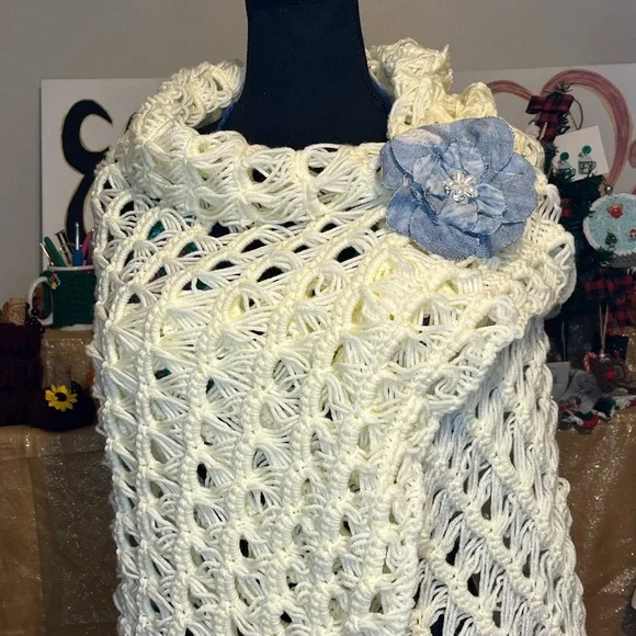 Shawl Broomstick lace crocheted by seller 100% Acrylic handmade blanket shawl - Picture 3 of 9